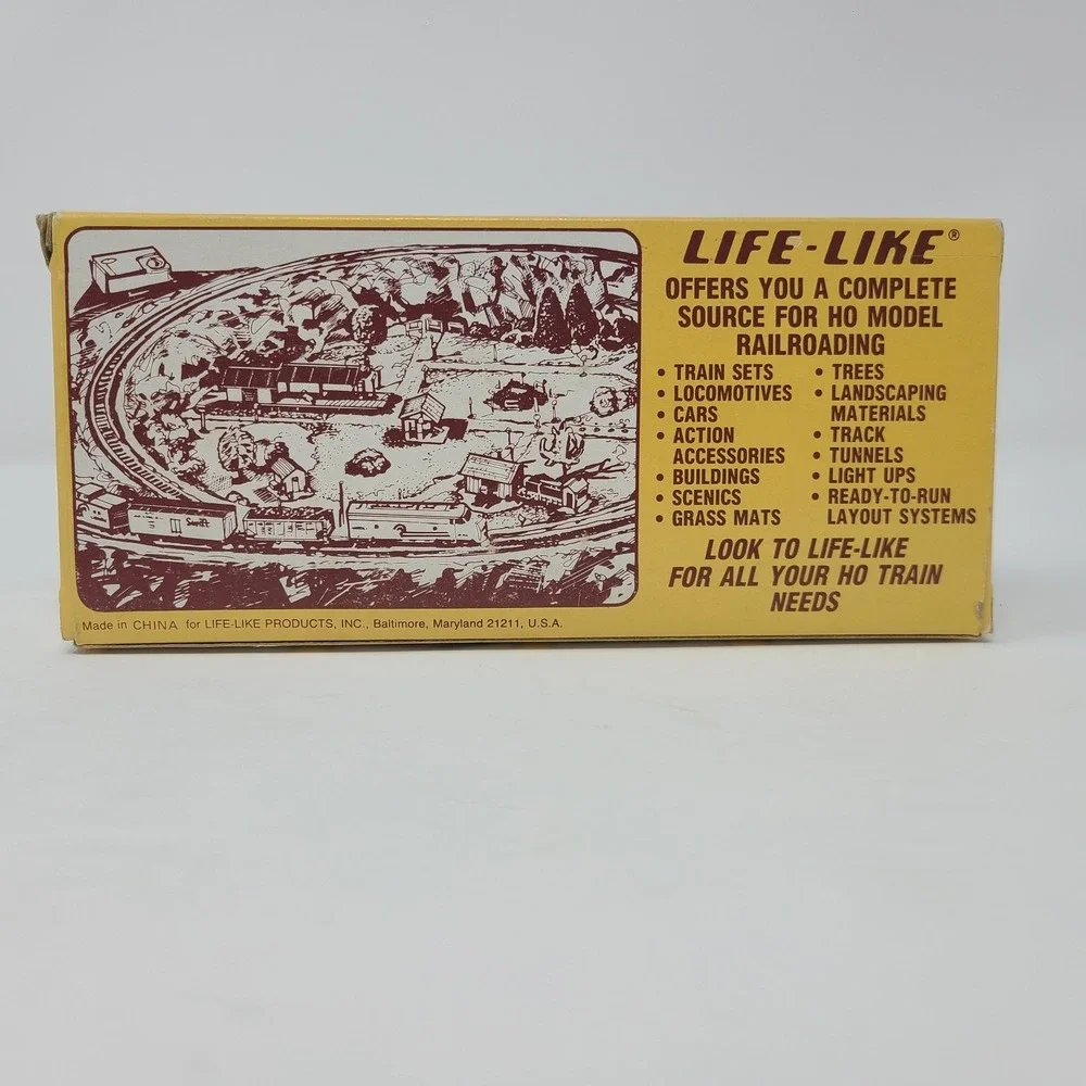 NIB Life-Like 8476 HO Box Car w/ Sliding Door Chessie System C&O  (NEW IN BOX)